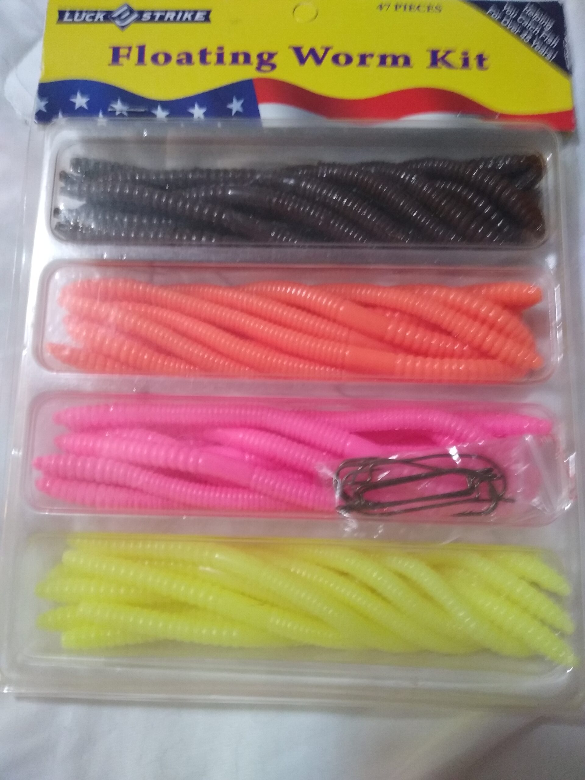 Luck E Strike Floating Worm Kit 47 Pc
